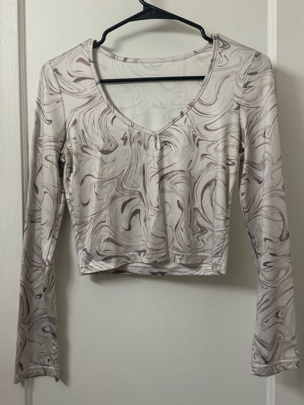 Women's Marble-Print V-Neck Long Sleeve Crop Top - Taupe/Beige